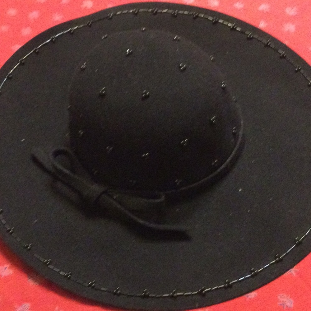 Back line pearl hat